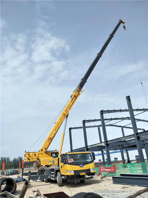 迁西县超高层建筑钢结构吊装案例